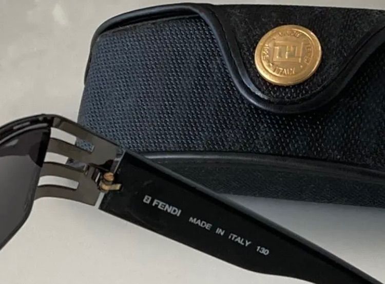 ケース・オマケ】 FENDI ゴールド縦にFENDIの文字 サングラス 未使用 