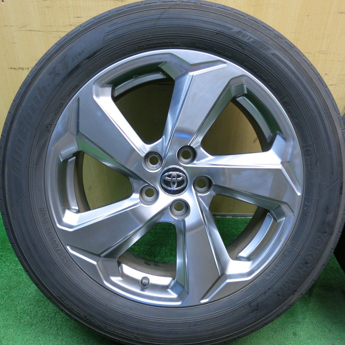 トヨタRAV4 G 純正18インチ 225/60R18 4本セット トヨタRAV4 225/60R18G純正ホイール 18インチ 7J+35 4本セット5部