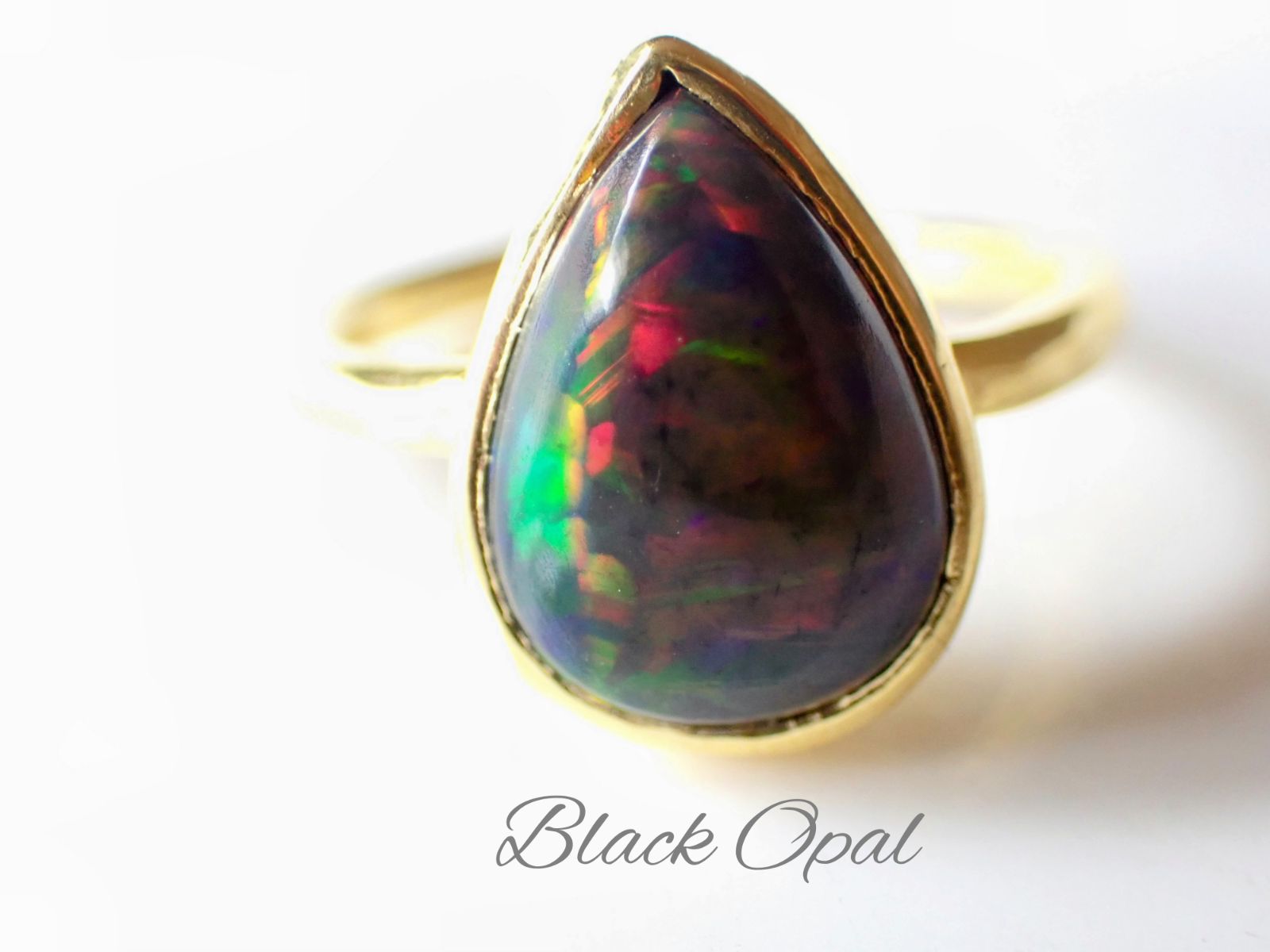NEW☆「Black Opalの世界でひとつの天然石sv925＋kgp18 NEW☆「Black Opalの世界でひとつの天然石sv925＋kgp18 - メルカリ