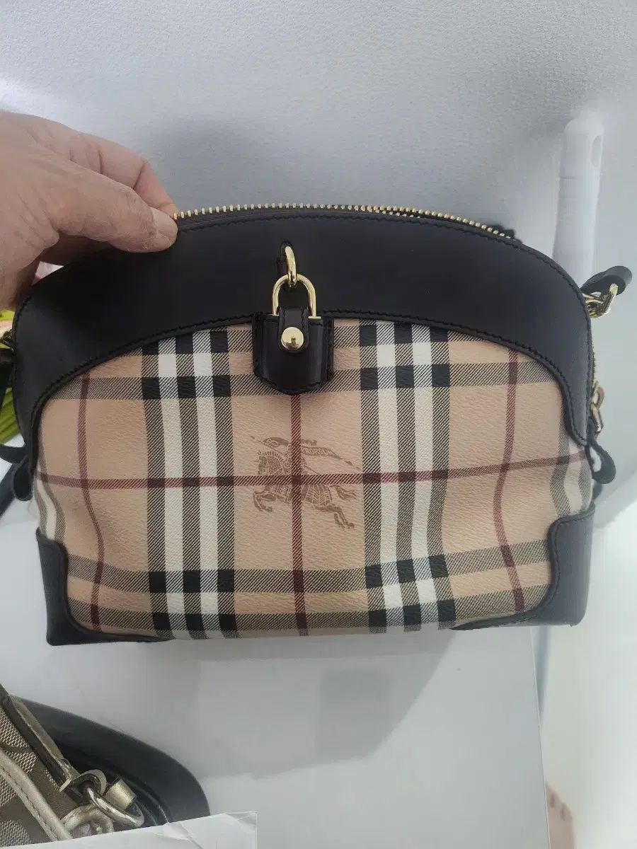 Burberry バーバリー 本物の十字架