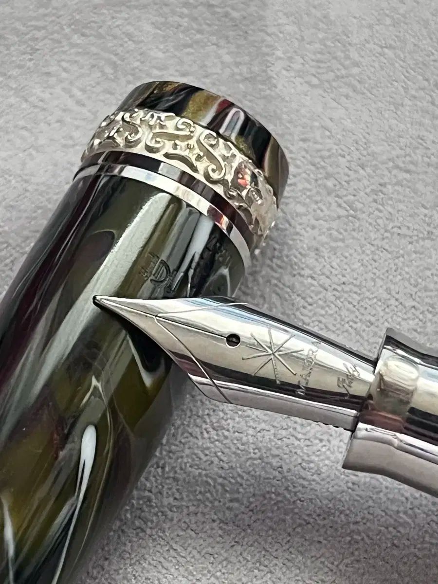 MYOLARA ゴールデンエイジ EF 万年筆