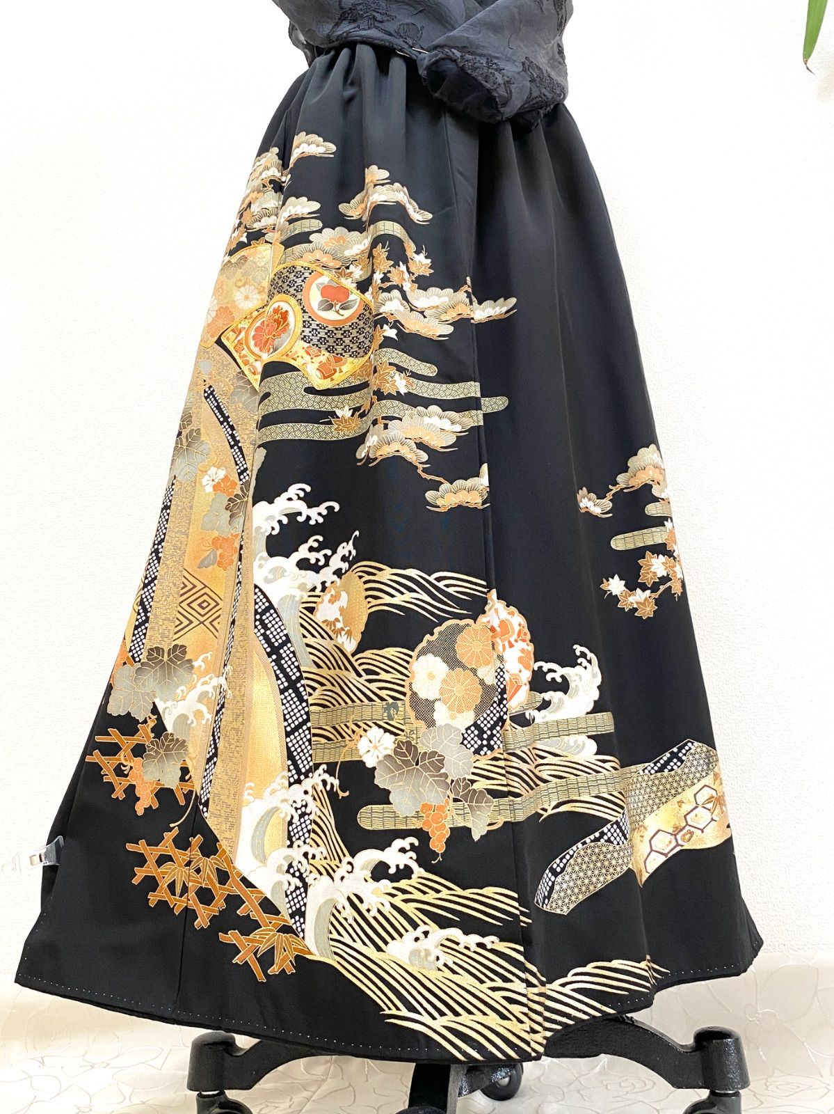 大人 セレブ着物スカートフリーサイズ1点物黒留袖着物リメイクウエストゴムロングスカートフリーサイズ みハンドメイドNO.5717