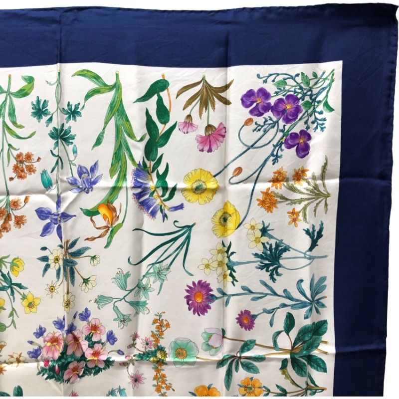 GUCCI グッチ スカーフ ストール V.ACCORNERO 花 宮殿 小物