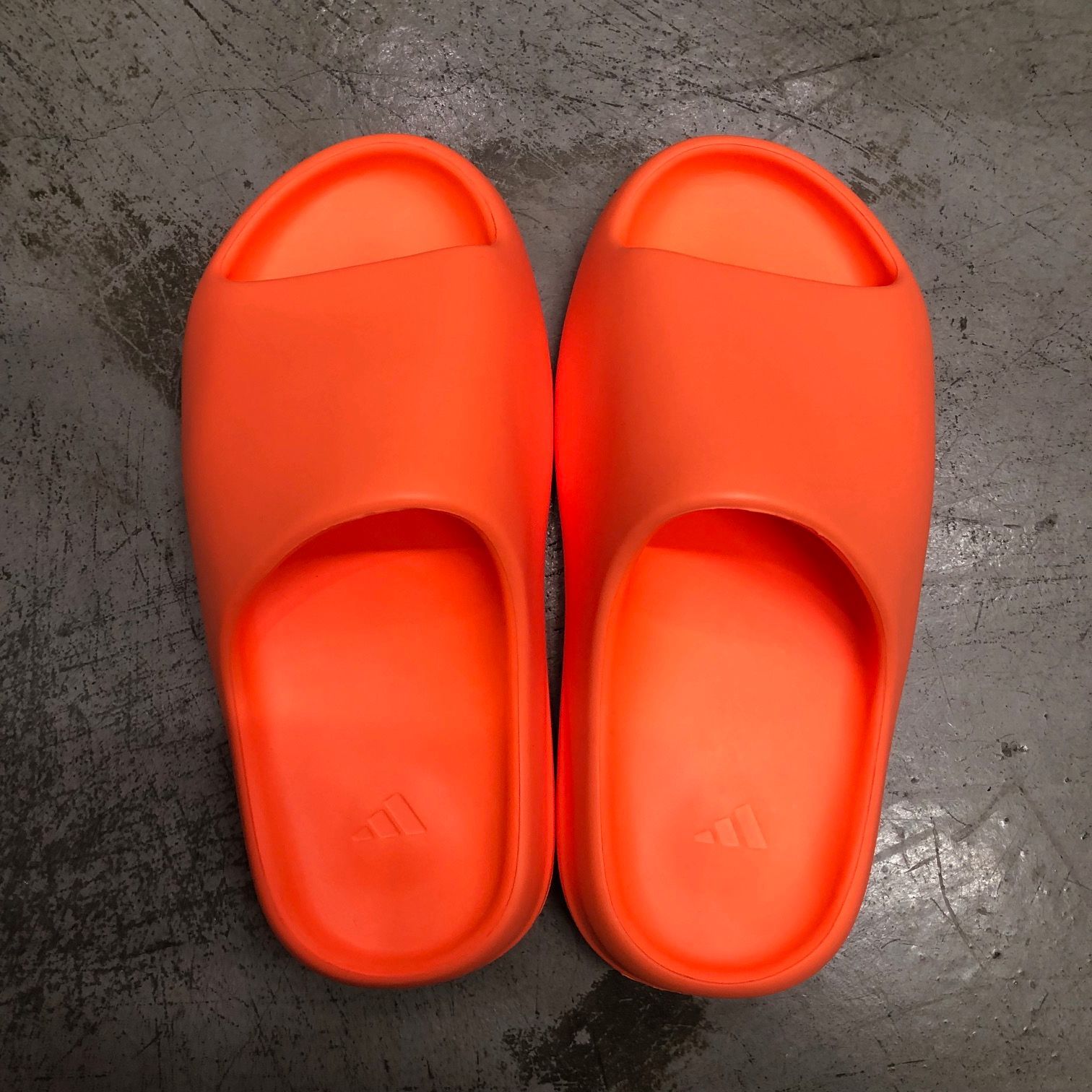 国内正規 adidas YEEZY SLIDE Enflame Orange イージースライド エンフレイムオレンジ アディダス イージー  GZ0953 オレンジ 23..5cm 71363A6 - メルカリ