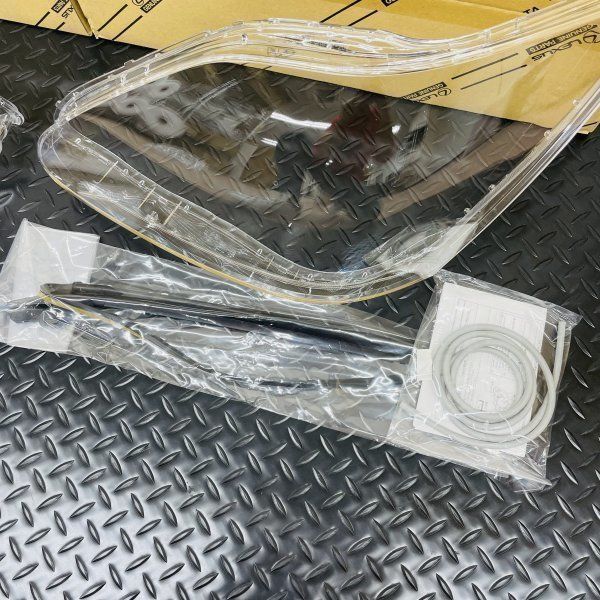 ☆新品 TOYOTA トヨタ 30系 セルシオ 純正 ヘッドライトレンズ
