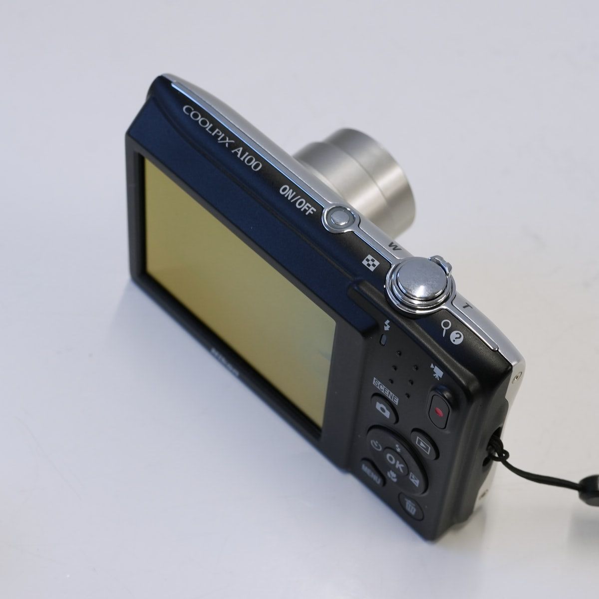 Nikon COOLPIX A100 USED美品 デジタルカメラ 本体+バッテリー 2005万 
