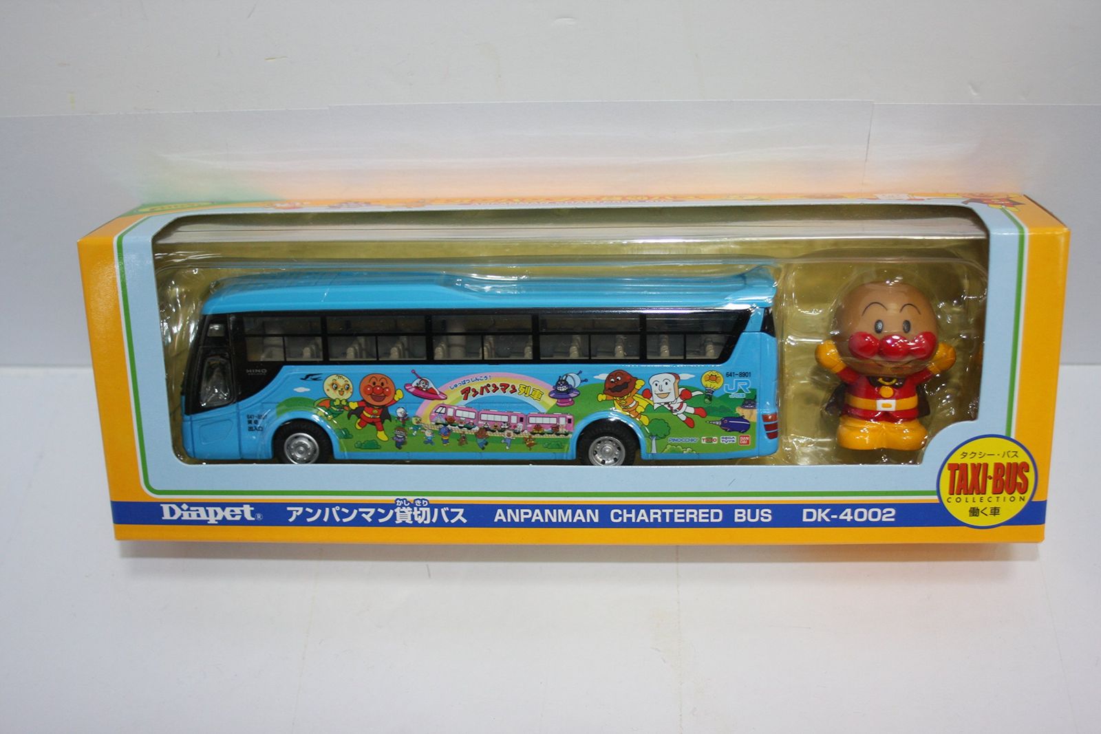 ダイヤペット DK-4002 1/72スケール アンパンマン貸切バス