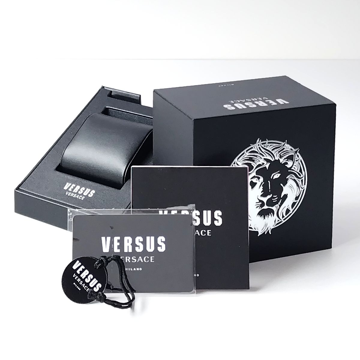 ホワイト/ゴールド新品VERSUS VERSACEレディース腕時計38mm - メルカリ