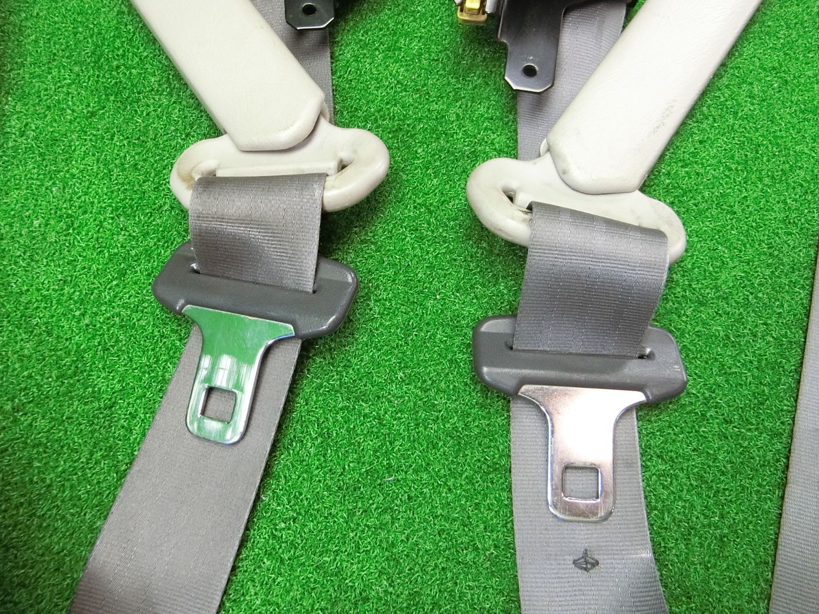 送料無料！ 11690 ホンダ アクティバン HH5 HH6 フロント シートベルト 左右セット キャッチ NSB087GL41 NSB087GR41 リアルな