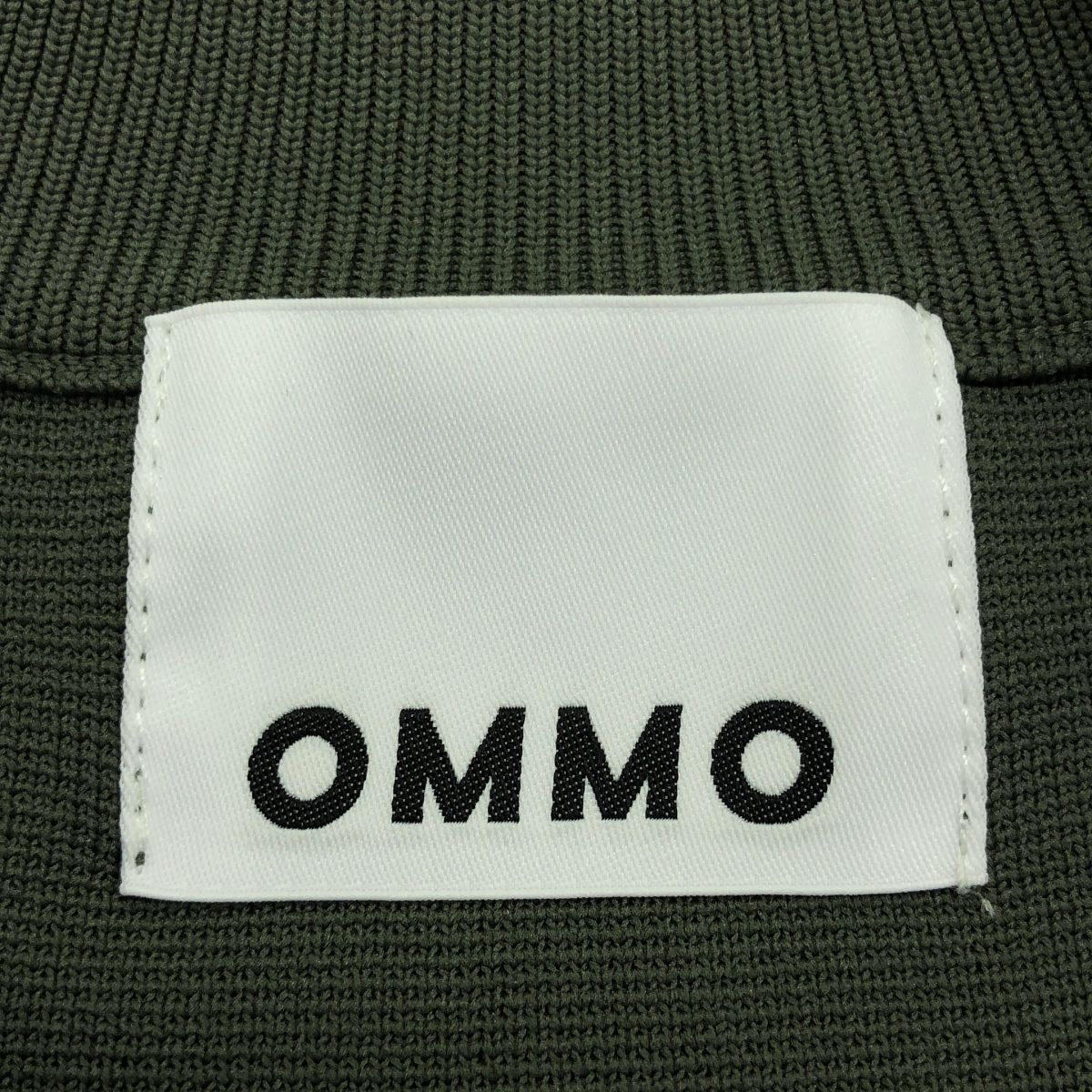 【美品】  OMMO / オーエムエムオー | オーバーシルエット スリット トレーナー | F | オリーブ | レディース 美品】 OMMO / オーエムエムオー | オーバーシルエット スリット