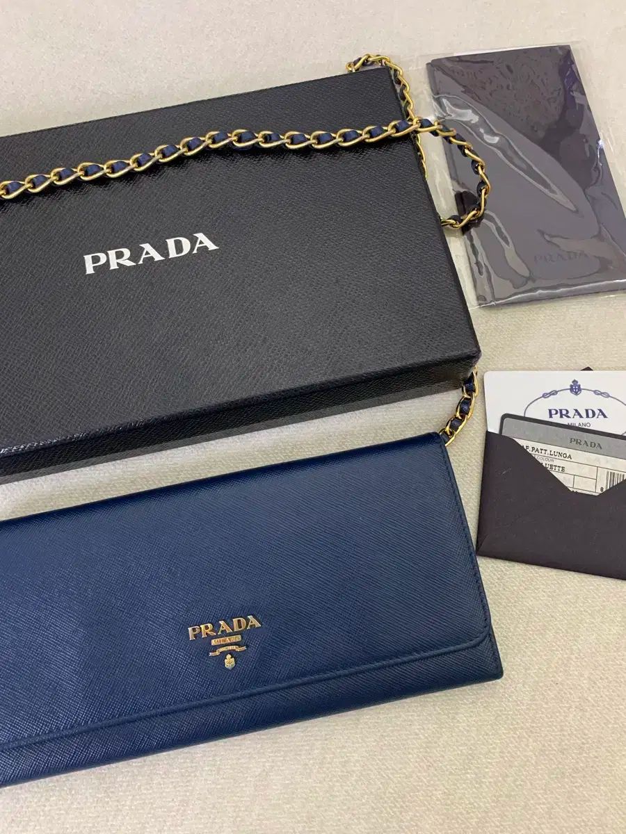 プラダ サフィアーノ WOC チェーンバッグ