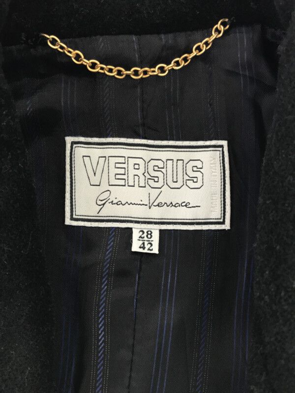 ヴェルサーチ ブラック ゴールドボタン コート Versus Versace ヴェルサス ヴェルサーチ ゴールド メデューサ