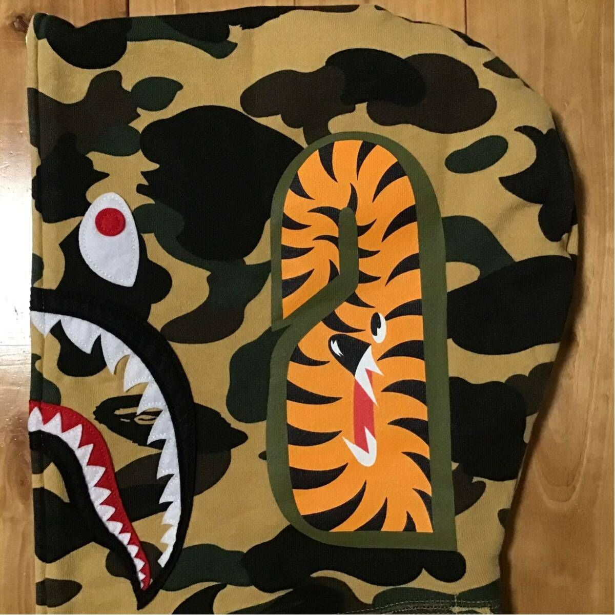 アベイシングエイプ　シャークパーカー　イエロー Yahoo!オークション - 1st camo yellow シャーク パーカー M