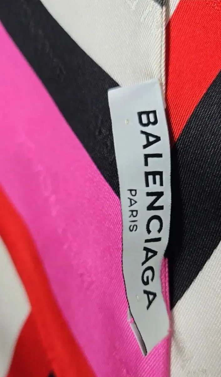 BALENCIAGA シルクロングスカーフ BALENCIAGA シルクスカーフ 約88cm×88cm - メルカリ