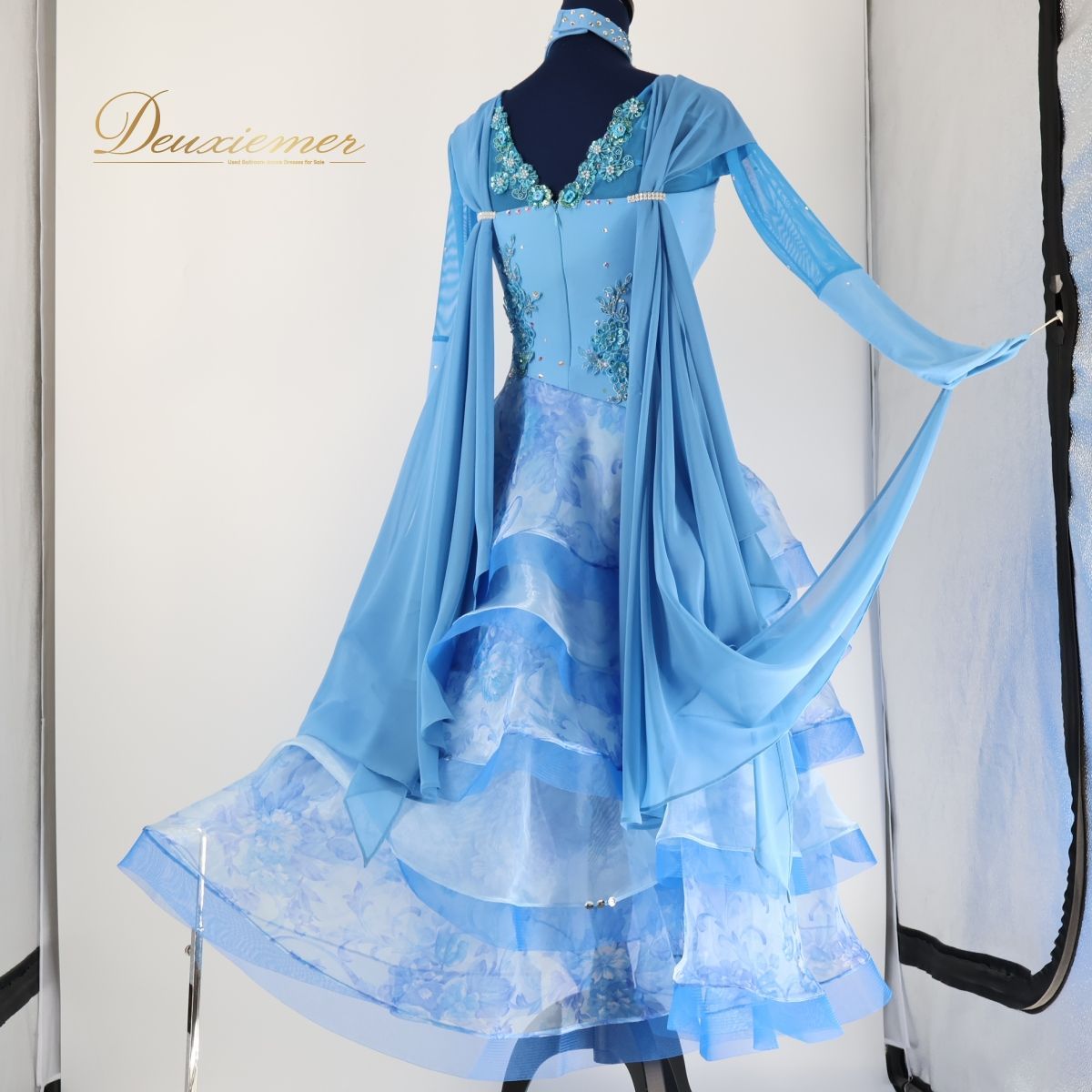 社交ダンス 衣装 スタンダードドレス スタンダード ワンピース ドレス フロート 紺色 レイリーナ leirena ネイビー系 長袖 ベロア フリル レース 上品 高級感 ダンス用 コスチューム おしゃれ パーティー 発表会 フェスティバル 高級素材 ボリューム 伸縮性なし スタイルアップ 落ち着いた色合い フェミニン 体型カバー 関節 ファッション 結婚式用 社交ダンス 衣装 スタンダードドレス スタンダード ワンピース