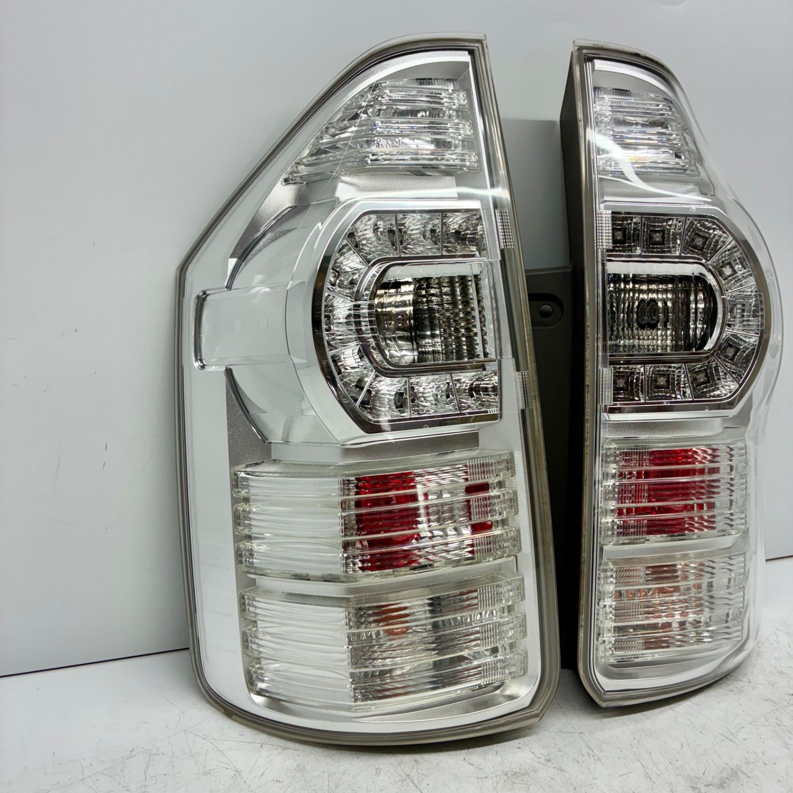 美品【コーティング済】トヨタ ZRR70 ZRR75 70系 VOXY