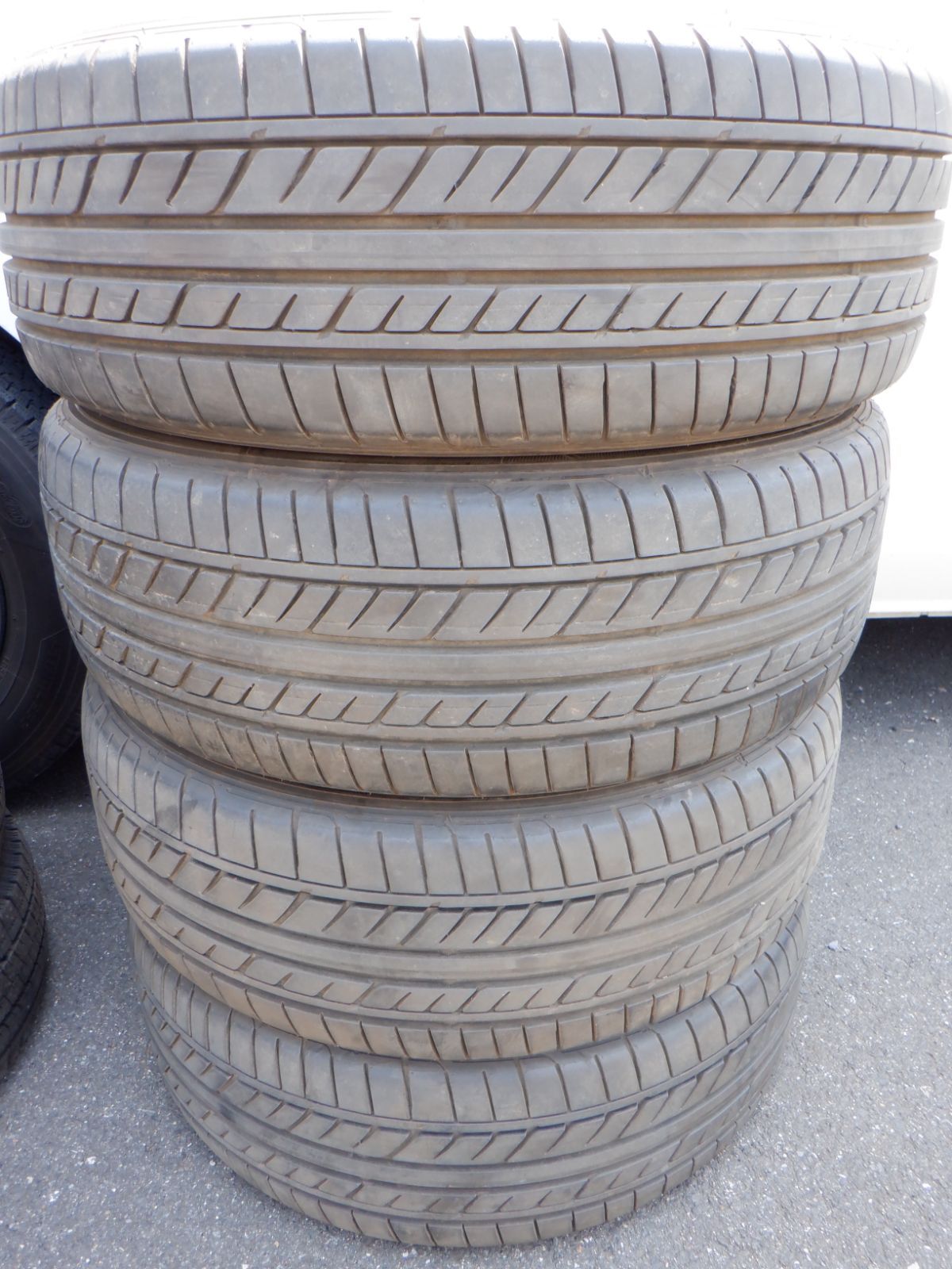 中古 215/55R17 未使用に近い ４本 グッドイヤー イーグルLS EXE 2021