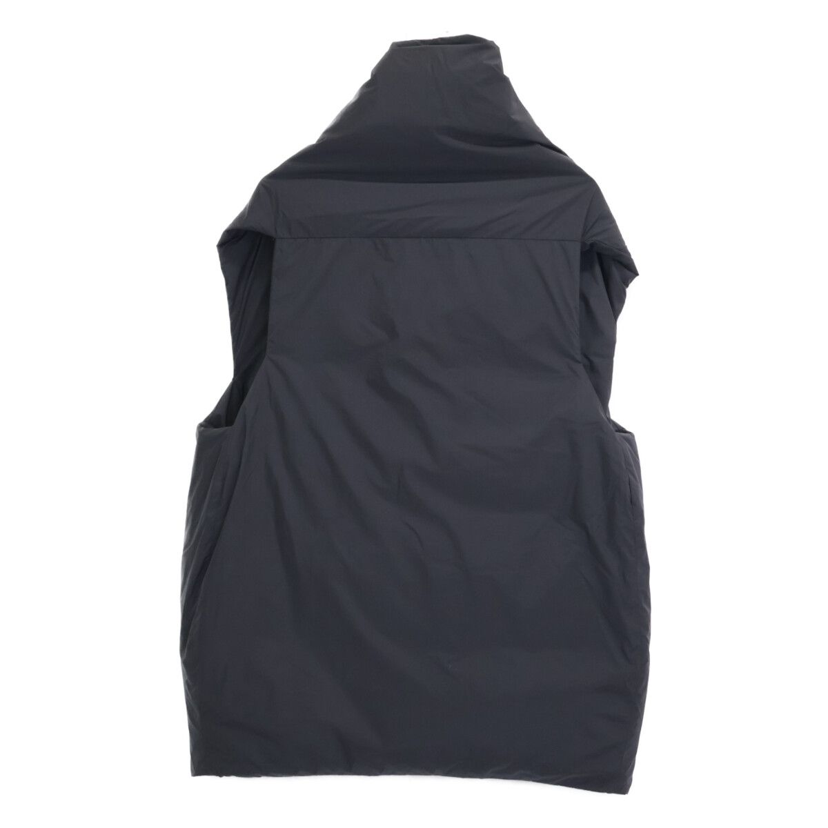 テアトラ TEATORA Roomkey VEST EVAPOD ベスト アウト・イン・アウトで攻める、季節の“曲がり角”。｜TOKYOlife