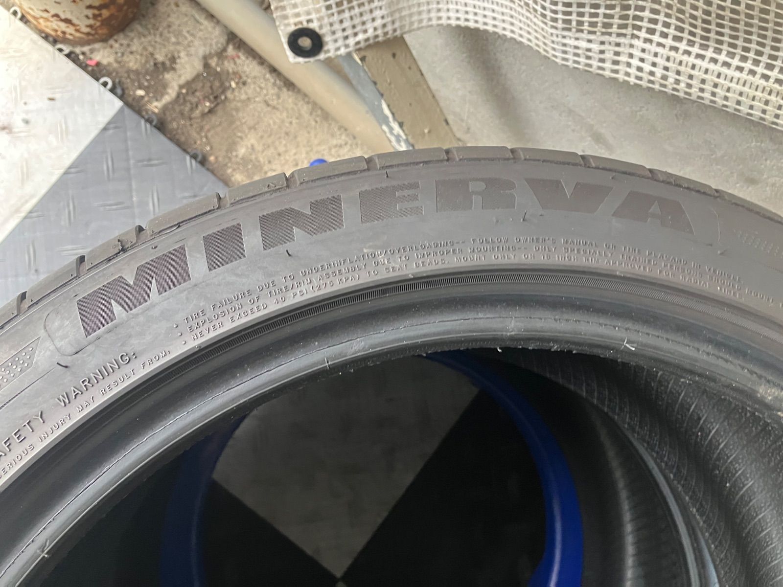み 245 40R18 97Y 製 MINERVA RADIAL F205 ミネルヴァ タイヤ2本