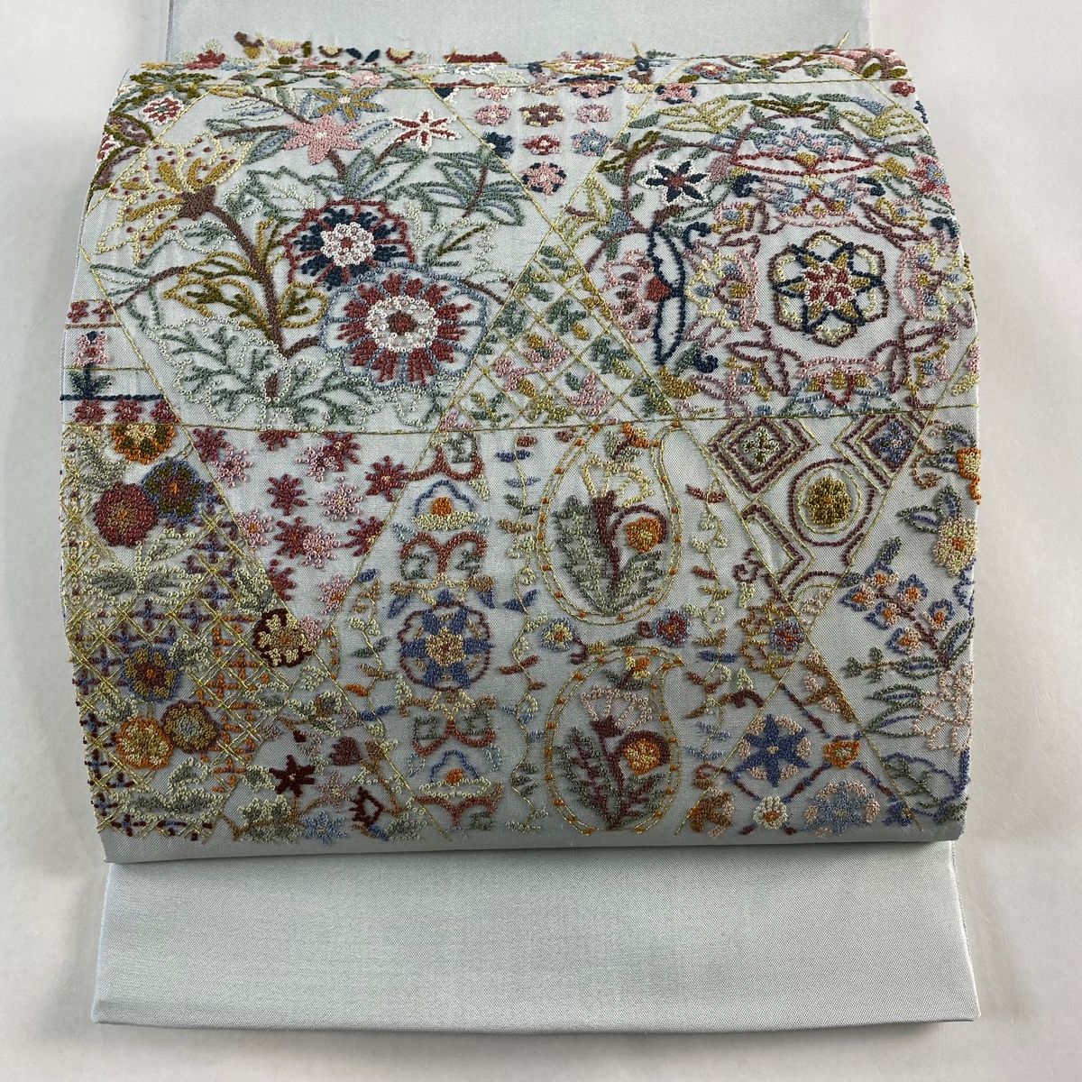 袋帯 名品 草花 相良刺繍 金糸 水色 お太鼓柄 正絹