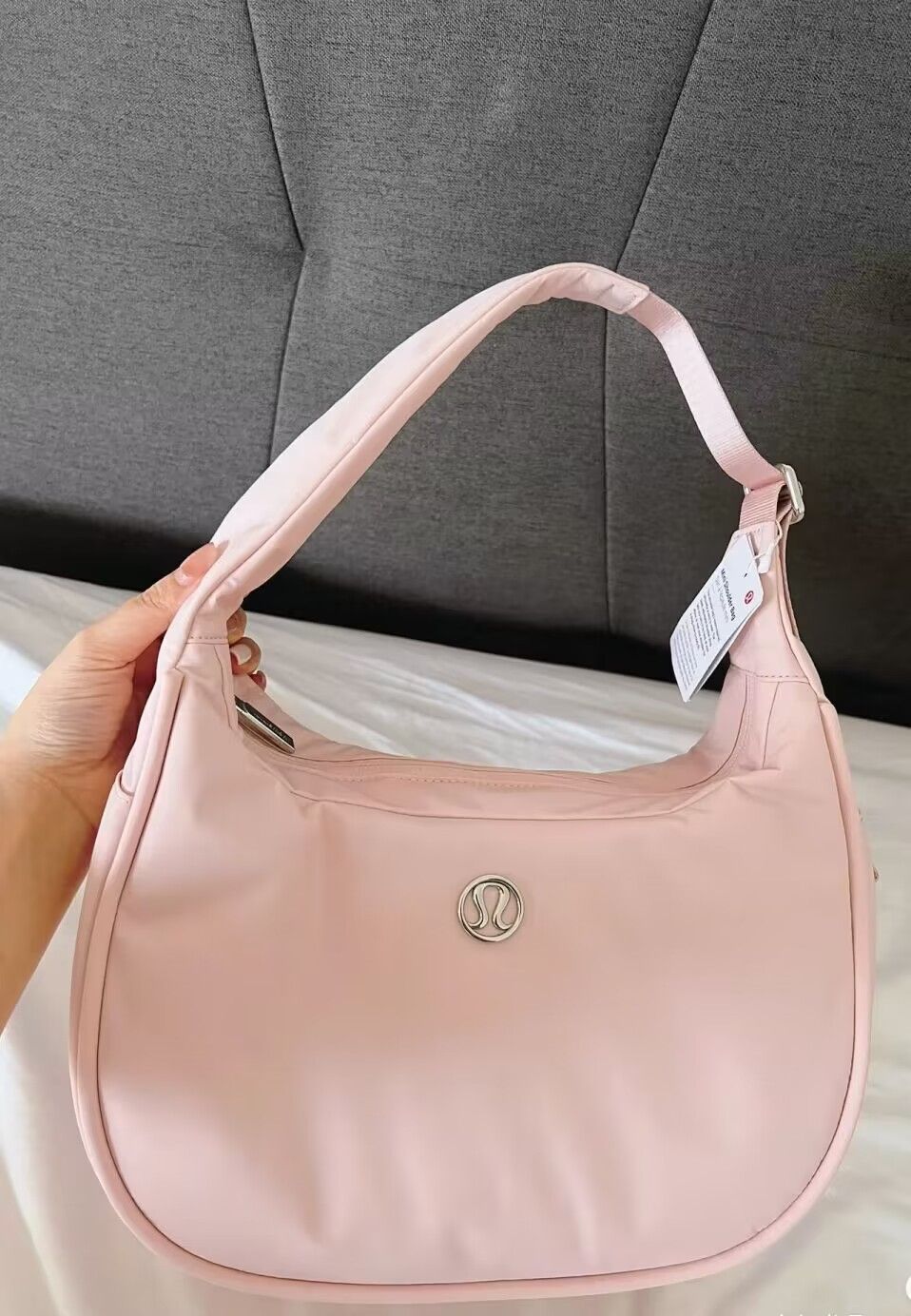 ルルレモン lululemon ショルダーバッグ 4L 新品タグ付 small shoulder bag トートバッグ