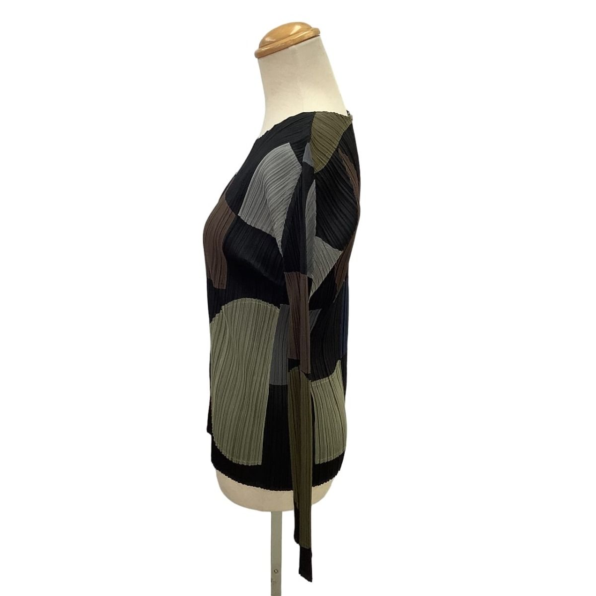 PLEATS PLEASE イッセイミヤケ　黒色のカットソー サイズ3 PLEATS PLEASE ISSEY MIYAKE（Tシャツ/カットソー(七分/長袖