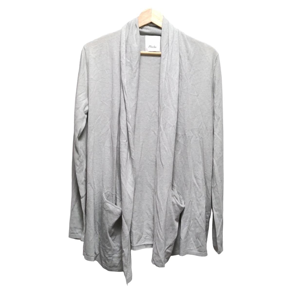 ALLUDE(アリュード) カーディガン サイズM レディース - ライトグレー 長袖 ALLUDE(アリュード) カーディガン サイズM レディース - ライト