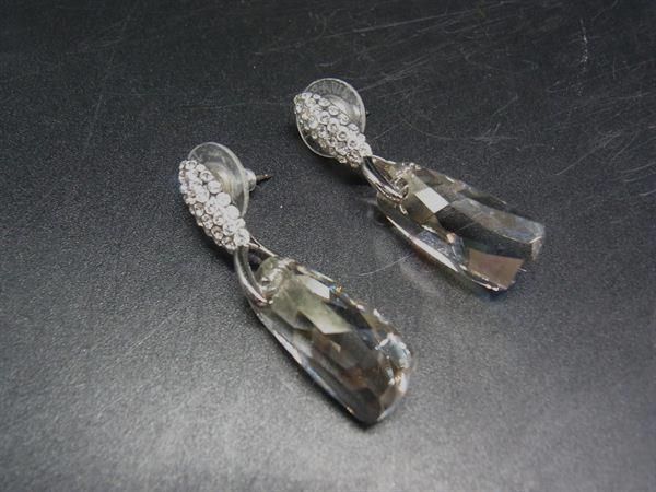 ■美品■ SWAROVSKI スワロフスキー ラインストーン ピアス アクセサリー レディース シルバー系 DJ5748