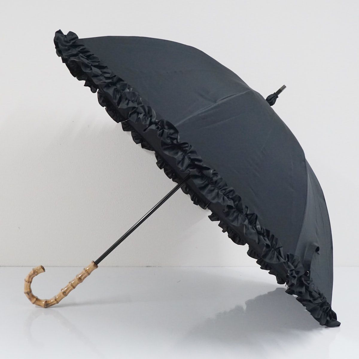 【未使用新品】SUN BARRIER 100 ブラック日傘 フリル付き 2段折 フリル / | 完全遮光日傘｜サンバリア100