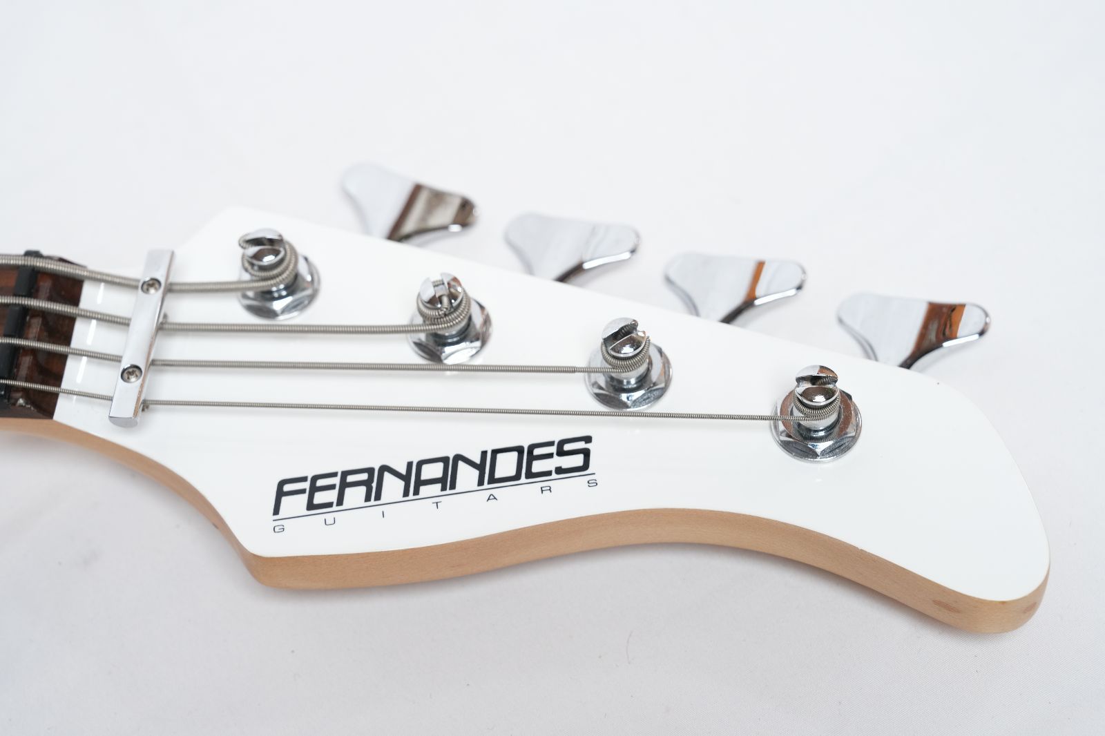 フレットレスベース　フェルナンデス メディアムスケール　新品弦に張り替え済み フレットレスベース フェルナンデス メディアムスケール 新品弦