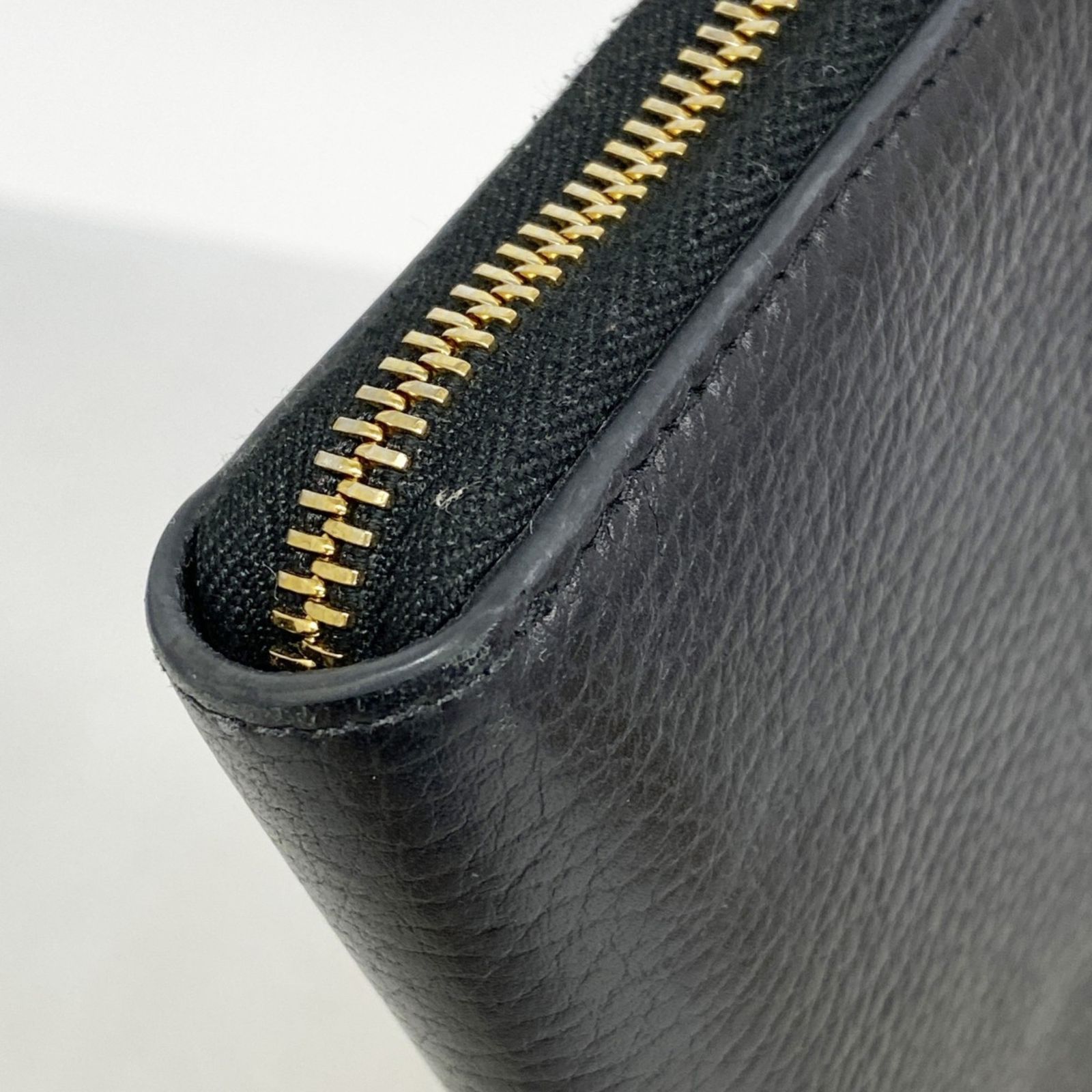 【美品】GUCCI 長財布 シマレザー 黒 インターロッキング 型押し シルバー グッチ(Gucci) グッチ 長財布 インターロッキングG 509644