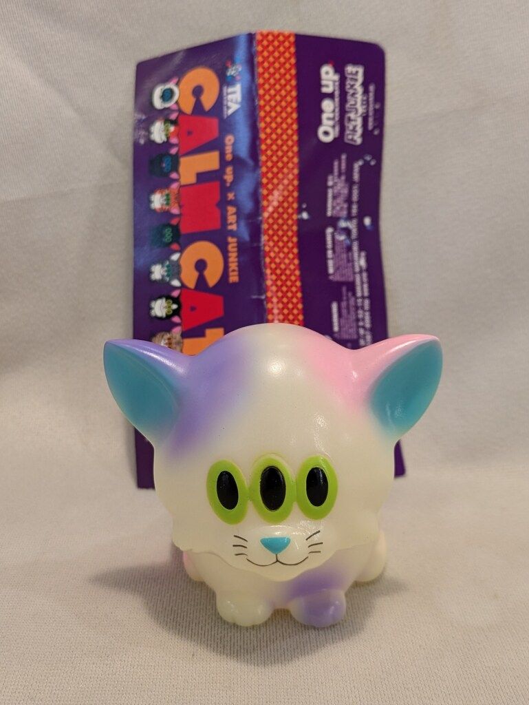 One up ART JUNKIE CALM CAT TTF(蓄光成型/水色ピンクパープル