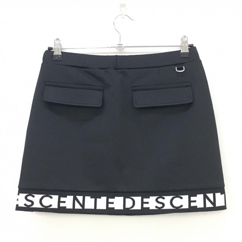 超美品】デサントゴルフ ストレッチスカート 黒×白 裾ロゴ