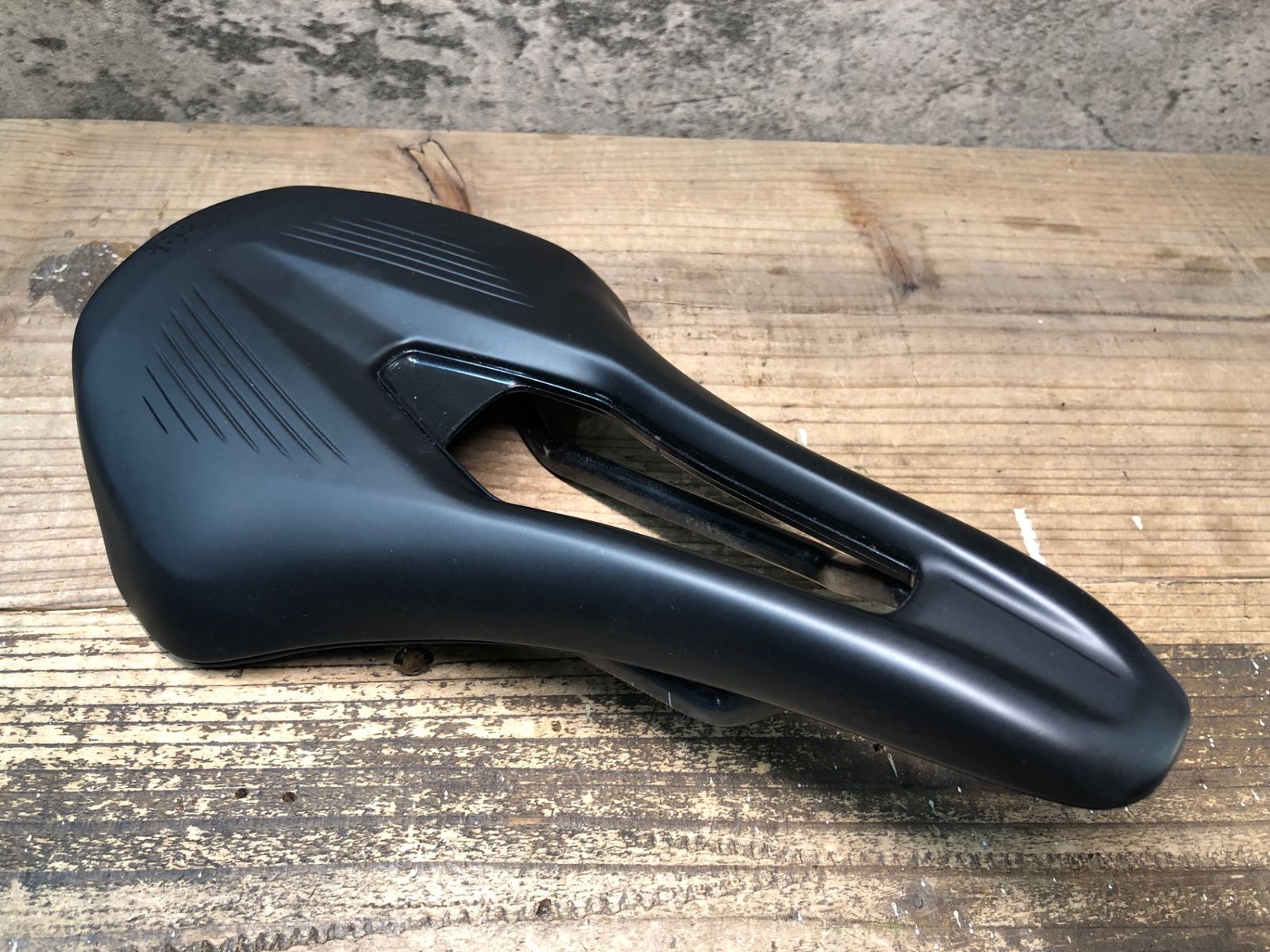 JC173 フィジーク fizik ヴェント VENTO ARGO R1 サドル 黒