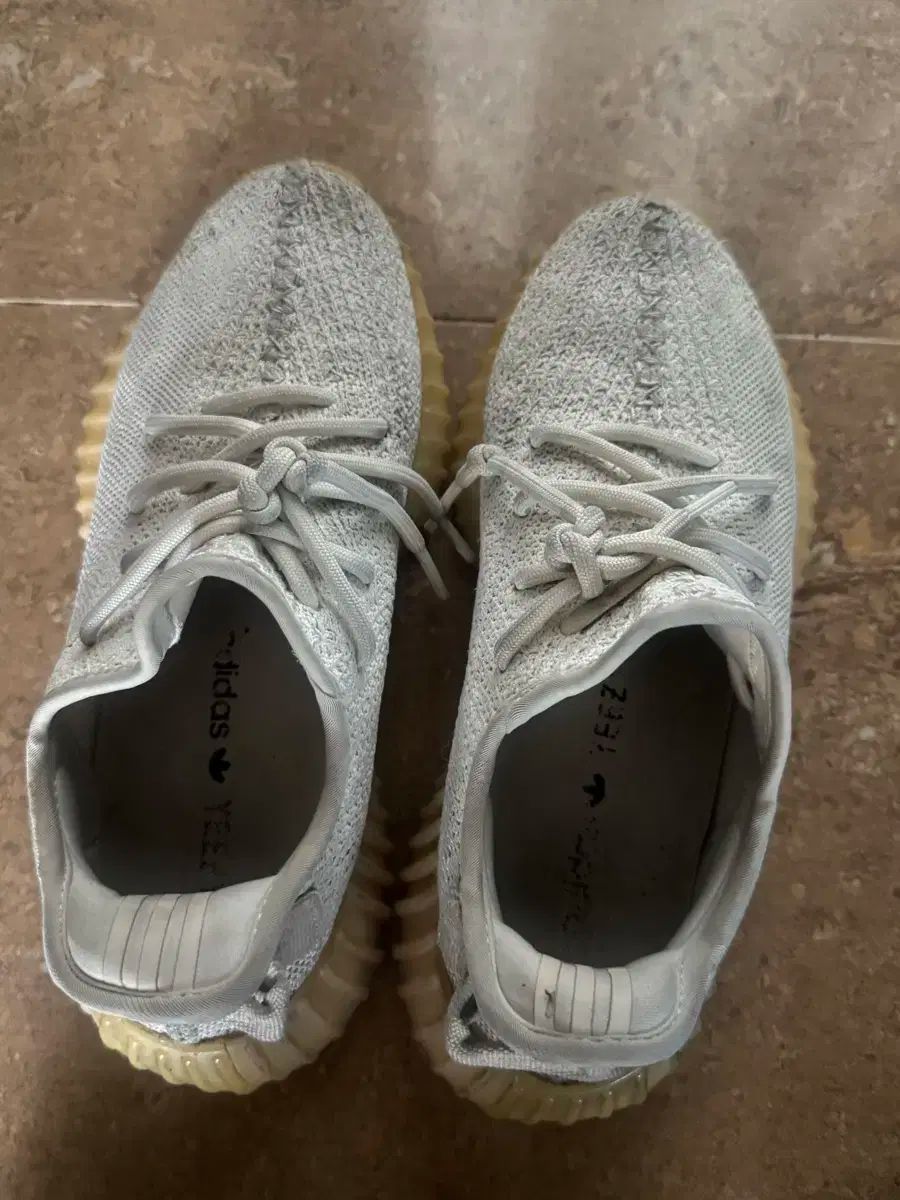 アディダス イージーブースト 350 v2 クリーム トリプル ハイ