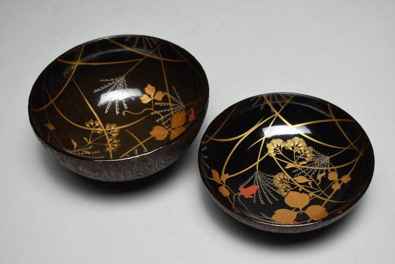 金のカラス 古美術品　金蒔絵鳥草紋　汁物碗　木製　本黒漆　 芸術品　大変古い作品 金のカラス 古美術品金蒔絵鳥草紋汁物碗木製本黒漆 芸術品大変