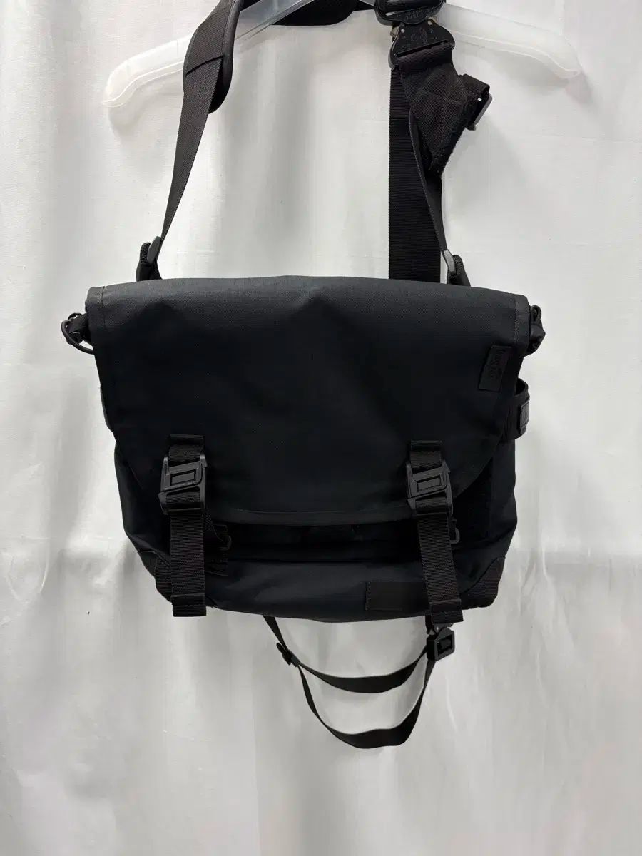 Bagjack メッセンジャーバッグ こりゅら バックル 留め金