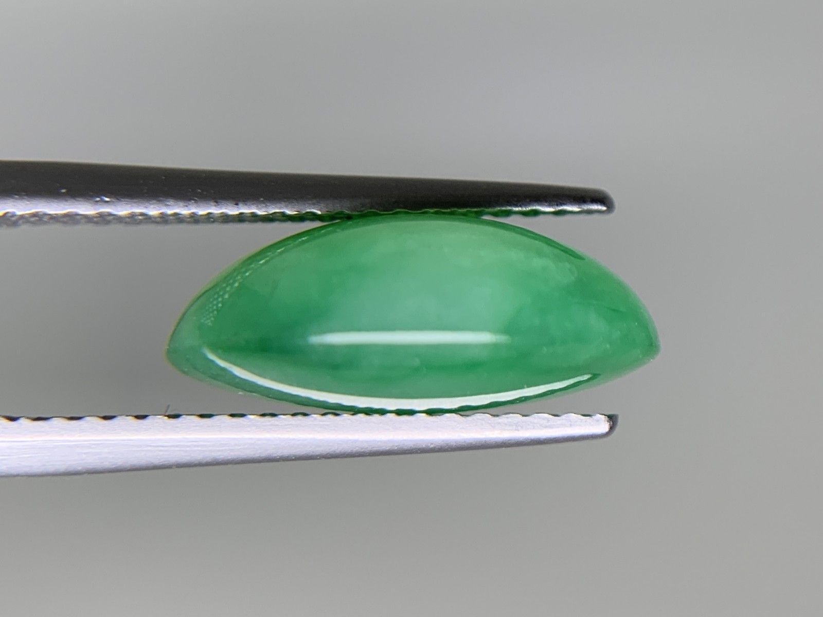 ヒスイ 翡翠 天然 10.501ct 宝石ソーティング付き 15.0㎜×12.2㎜×6.8  