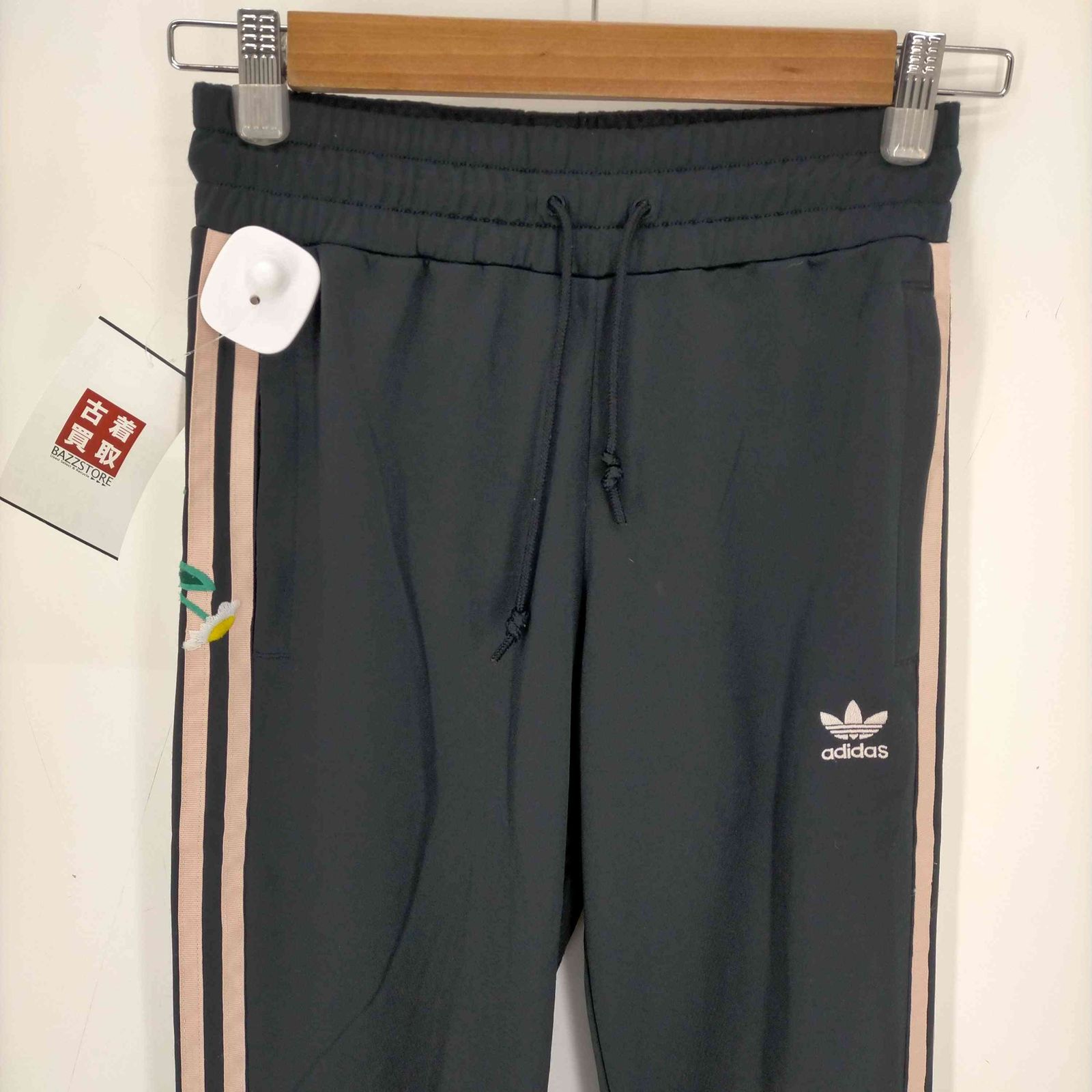 アディダスオリジナルス adidas Originals 花刺繍トラックパンツ