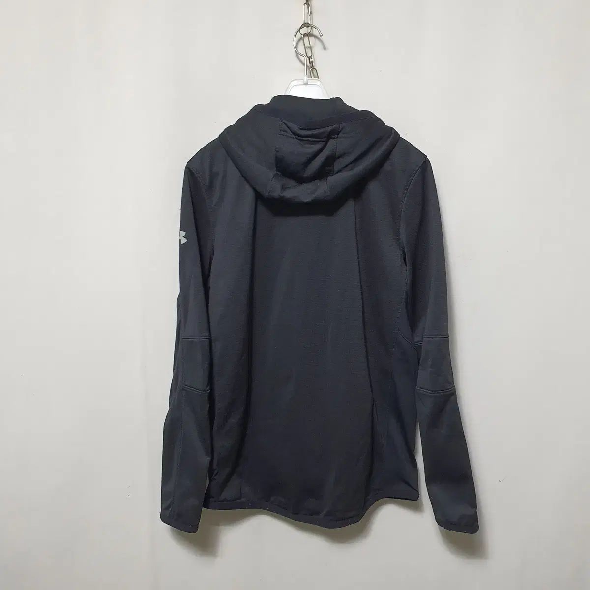 ★【アンダーアーマー／フード／ジップアップ／コールドギア／はっ水／防風/迷彩】 アンダーアーマー／フード／ジップアップ／コールドギア／はっ水