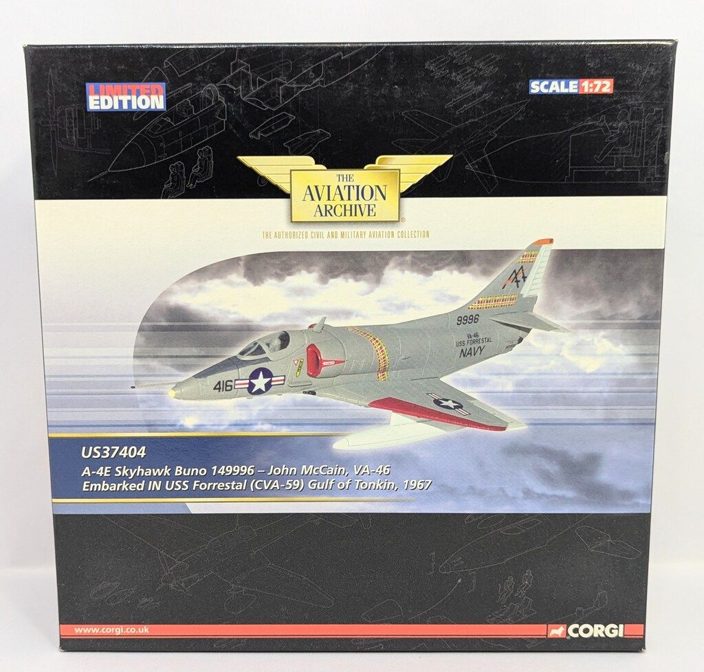 CORGI 1|72AVIATION ARCHIVE A-4E Skyhawk Buno 149996 John McCain VA-46 US37404