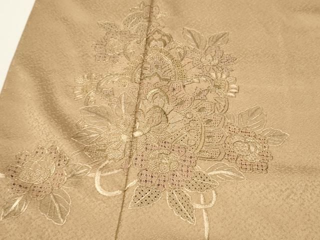 圧巻❣️ 新品　三大総刺繍(蘇州.汕頭.相良)のエレガントで高級感漂う総額１８０万 大島紬 汕頭 相良 蘇州 中国三大刺繍 白大島 訪問着 本場大島紬 正絹