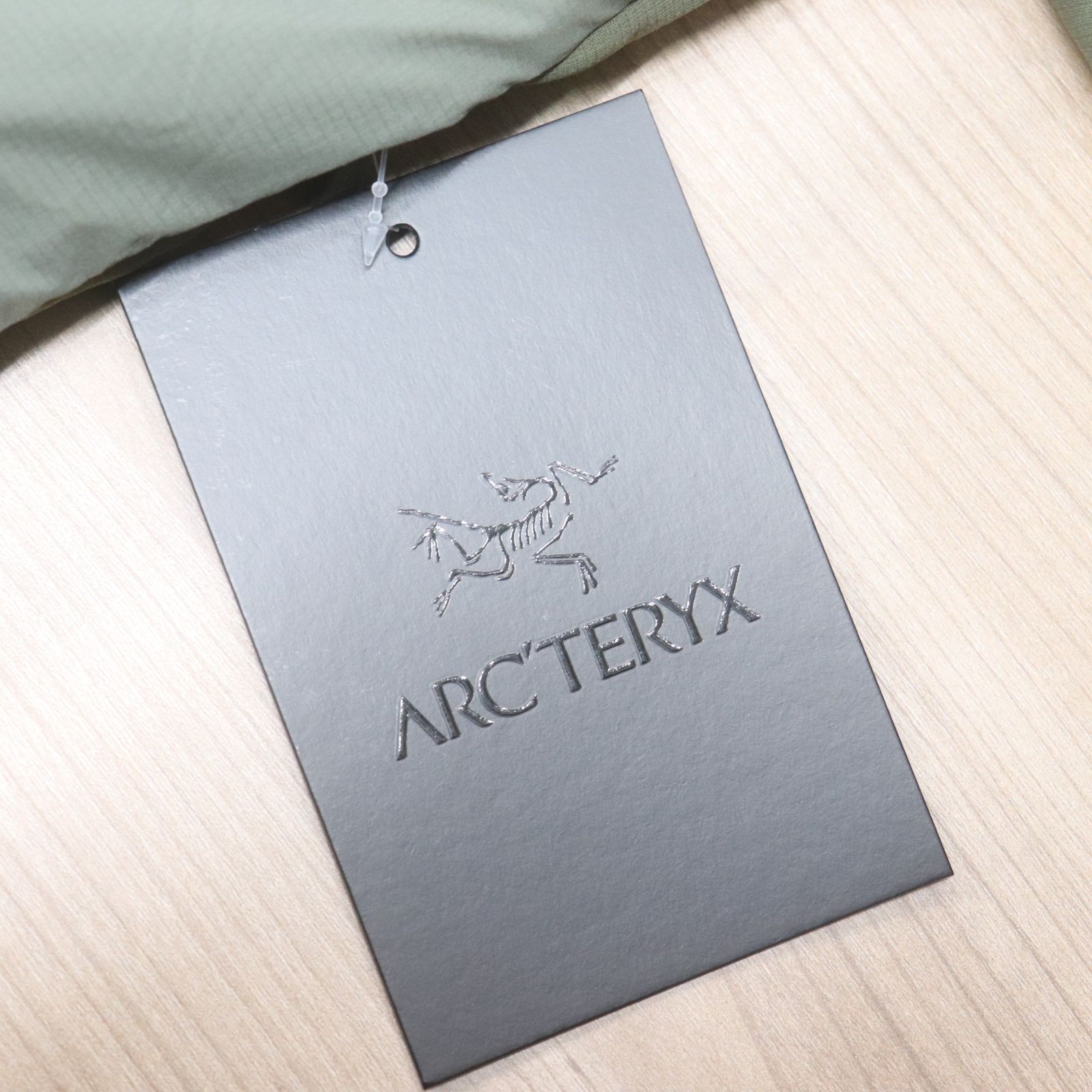 ITEPI2YX21O4 未使用 ARC'TERYX アークテリクス ATOM HOODY アトム