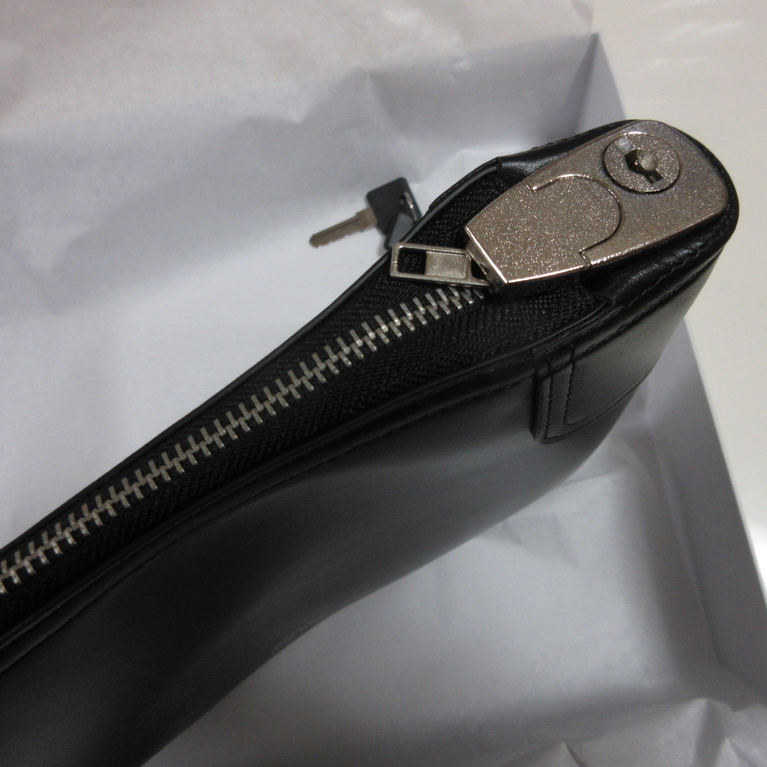 送料無料☆匿名配送☆新品】国内品 Supreme 2025SS Leather Money Bag 