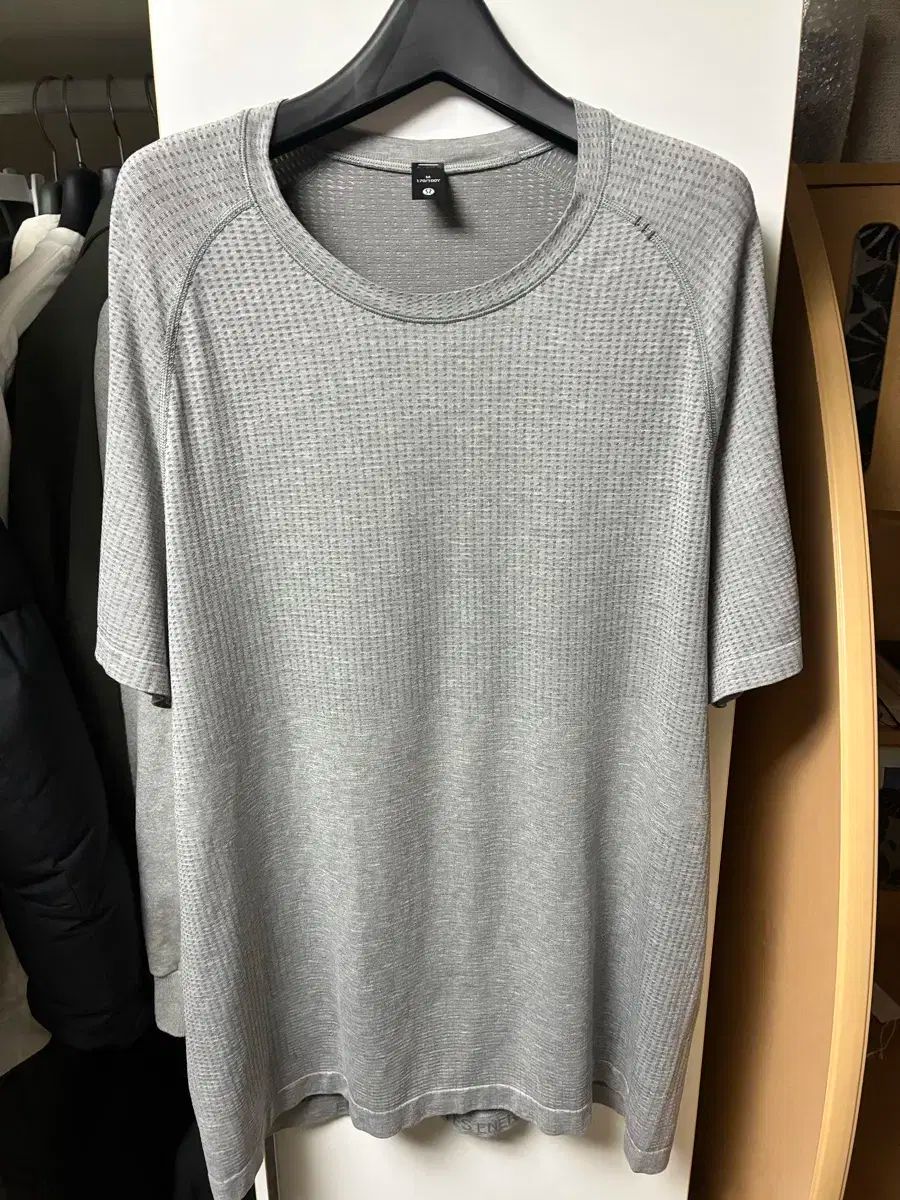 ルルレモン メタルベントテック 半袖 Mサイズ