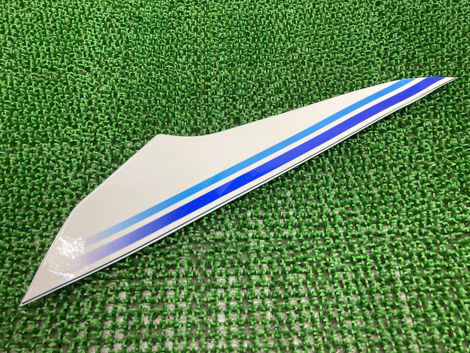GSX1400 フレームカバーデカール 右 在庫有 即納 スズキ 純正 新品 バイク 部品 GSX1400Z 在庫有り 即納可 車検 Genuine