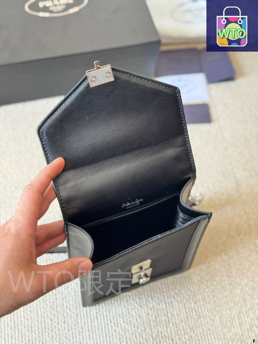 今日WTO】Vintage PRADA Shoulder Bag - ヴィンテージ プラダ