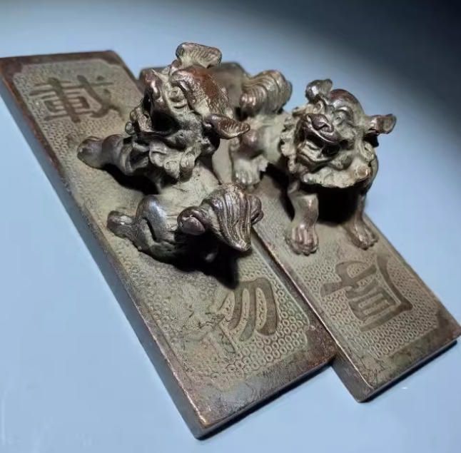 老銅文玩厚徳載物獅子鎮紙鎮尺一対の銅圧尺双獅子擬古鎮尺置物