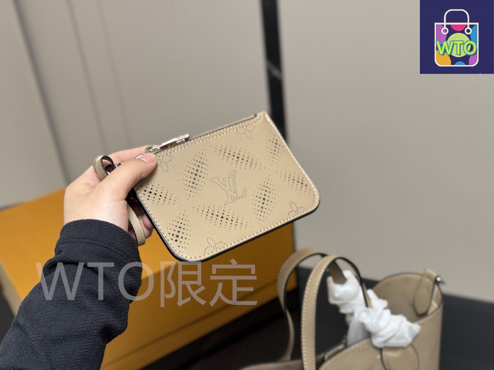 今日特価】Louis Vuitton Moon Goddess Bucket Bag