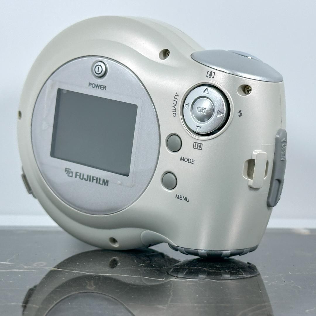 激レア】FUJIFILM ハローキティ Q1 digital 単3電池駆動